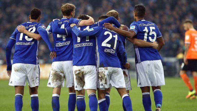 沙尔克04 vs 卡尔斯鲁厄，德乙赛场的激情碰撞