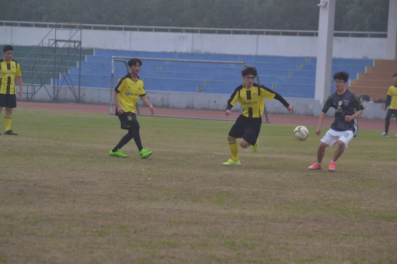 河床与贝尔格拉诺，足球场上的激情碰撞与历史渊源