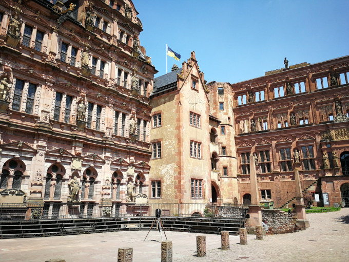 京达米士特与阿什顿，两座城市的文化碰撞与融合