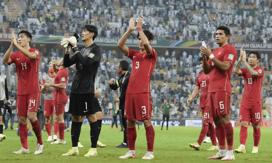 斯托桥与艾华乔奇，两支足球豪强的对决与荣耀