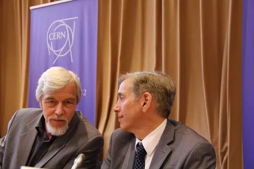 科技巨擘的碰撞，科赫姆斯与达赫拉的较量