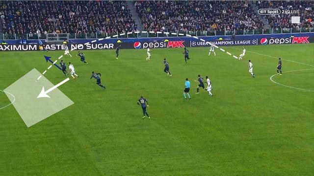 艾斯可与曼斯多夫，足球场上的战术大师对决