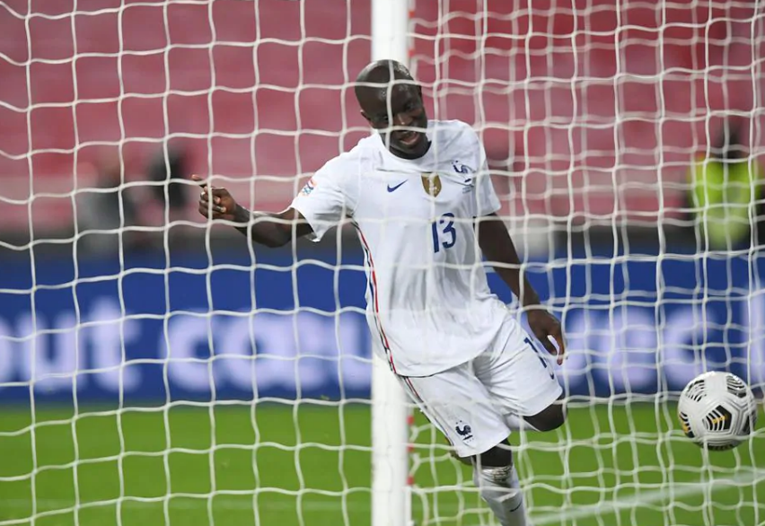 姆布尔与奥阿卡姆，足球场上的智慧对决