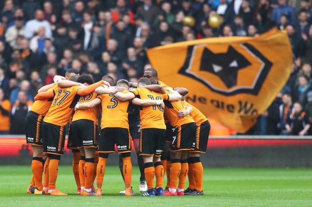 温纳姆狼队与布里斯班骑士，澳式足球的激情碰撞