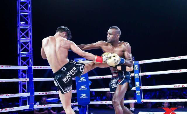 阿拉吉夫杜塞提与施安尼，两位传奇拳手的对决与影响