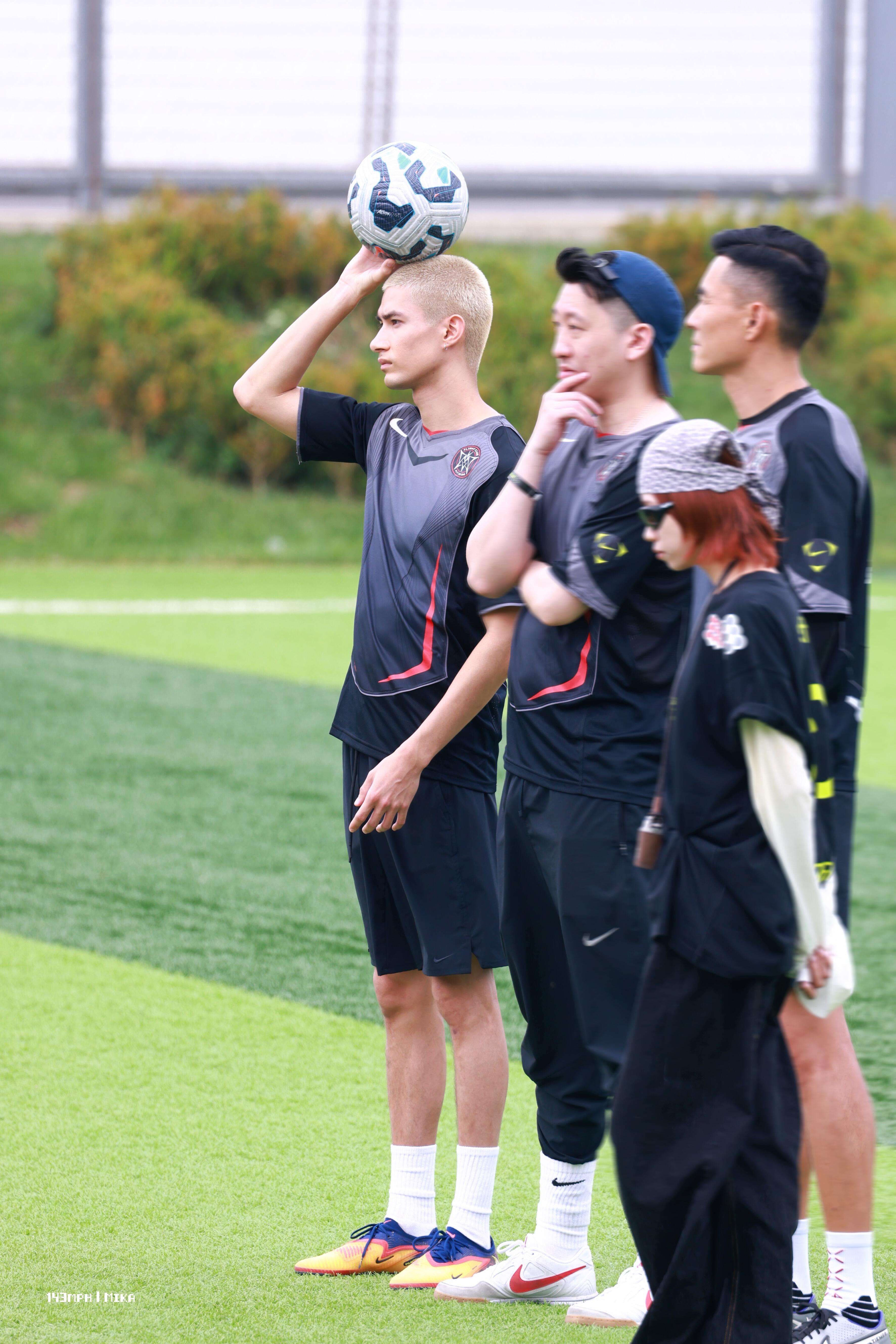 佩历克B队与米卡的激情碰撞，一场足球场上的速度与激情盛宴