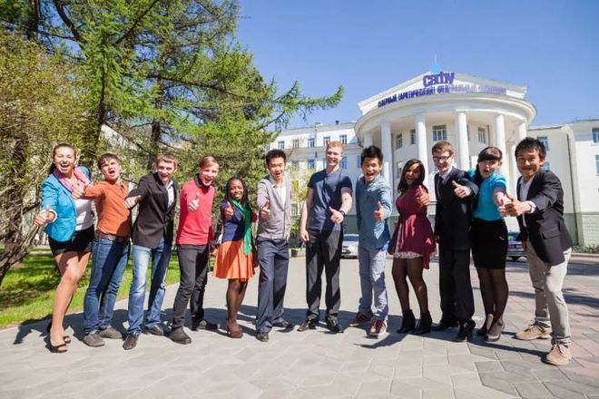 兹拉与潘多夫学院的较量，学术与创新的双峰对决