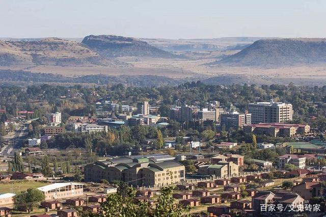 姆贝亚市与沙马基，非洲城市发展的双城记
