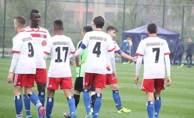 萨伦多夫赫塔与埃森的激战，德乙联赛的火花碰撞