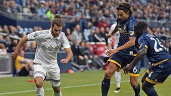 理查兹湾FC与纳沙泰尔，南半球足球场上的激情碰撞