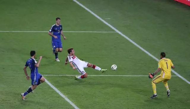 激情碰撞,萨斯菲尔德与尤姆博独立——阿根廷足球的经典对决 激情碰撞,萨斯菲尔德与尤姆博独立——阿根廷足球的经典对决