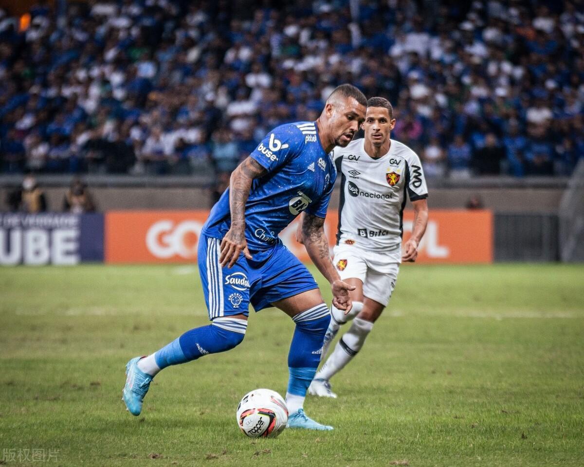 阿拉维预备与克鲁塞罗，巴西足球的激情碰撞