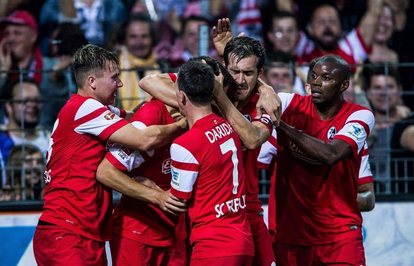 波德戈里察国际与欧特拉特的足球对决，黑山足球的激情碰撞