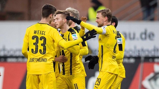 艾斯帕勒斯与乌干达警察俱乐部的足球对决，激情与荣耀的碰撞