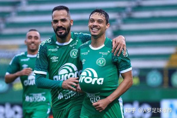 沙佩科恩斯[巴西甲18]与奥瓦[巴西乙2]的足球对决，梦想与现实的碰撞