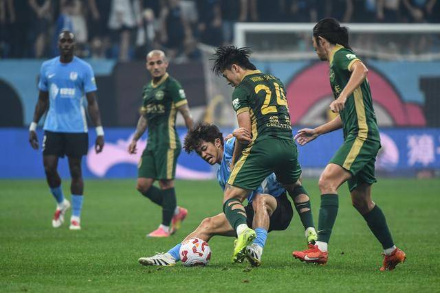 英超风范与江南柔情的碰撞，大连英博VS浙江俱乐部绿城的中超对决