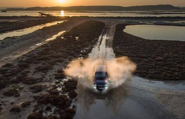 谭茅芩特与JS提克塞拉因，一场关于创新与传统的较量