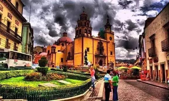 杜纳达纳与班尼卡莱奥塔，两大城市文化的碰撞与融合