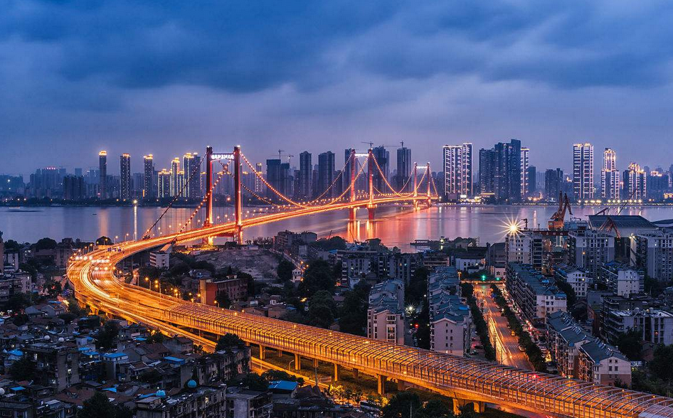 布格豪森与拜列治，两座城市的较量与融合