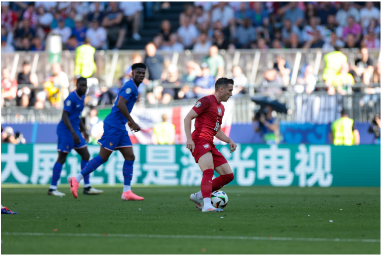 激战奥地利的卢斯特瑙VS西班牙的皇家社会B队，跨界对决的足球盛宴