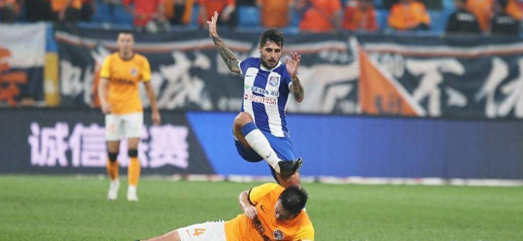 天津津门虎与青岛海牛，中甲赛场上的激情对决