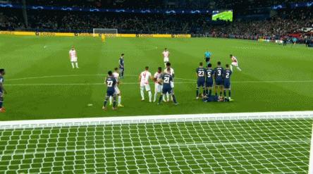 足球中的艺术与技巧，揭秘勺子点球的奥秘