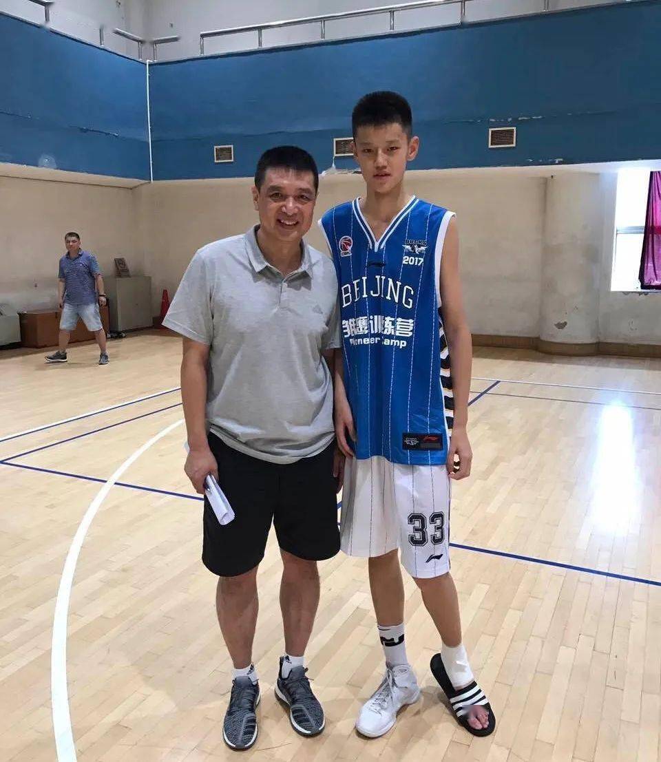 曾凡博，父母身高的篮球基因