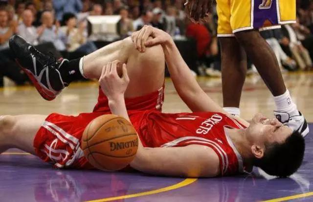 姚明，中国篮球的巨人，NBA赛场的传奇——解析最强NBA姚明的非凡之路