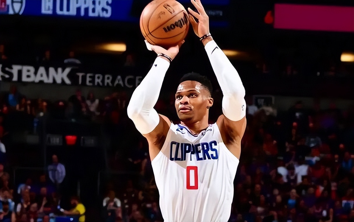 威少加盟快船，从雷霆到洛杉矶的华丽转身，表现不俗引领新风尚