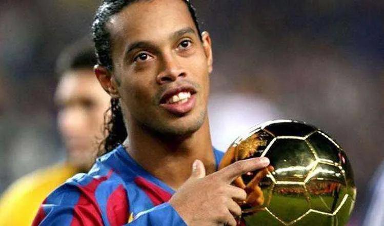 足球场上的魔术师,揭秘足球明星小罗的传奇之旅 足球场上的魔术师,揭秘足球明星小罗的传奇之旅