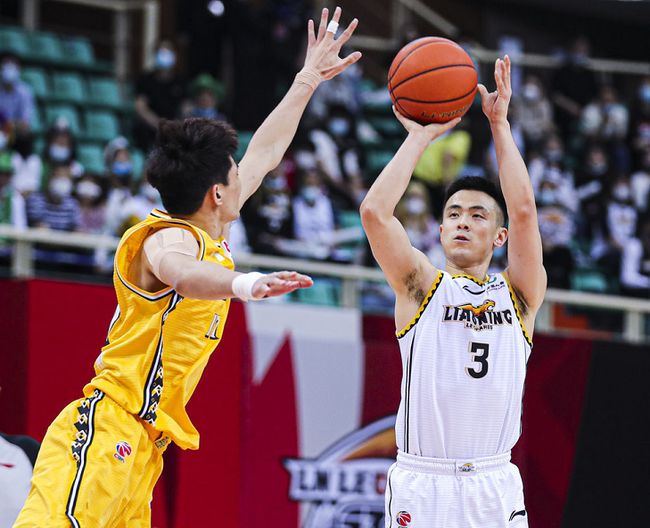 赵继伟，篮球场上的智多星——个人资料与年龄揭秘