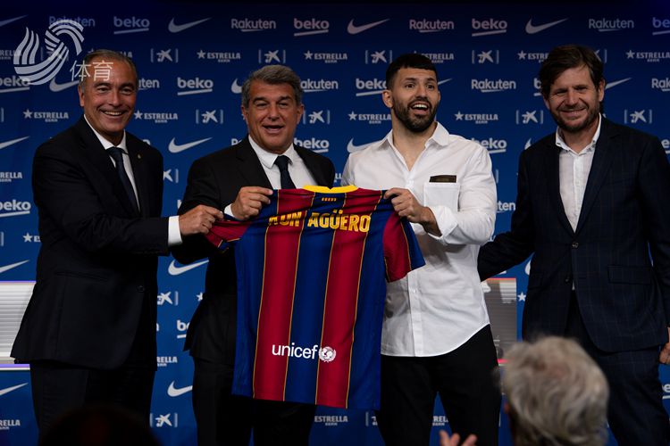 阿圭罗签约巴萨，一段传奇的延续