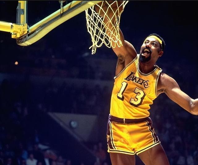 维尔特·张伯伦的超凡臂展,篮球场上的巨人神话 维尔特·张伯伦的超凡臂展,篮球场上的巨人神话