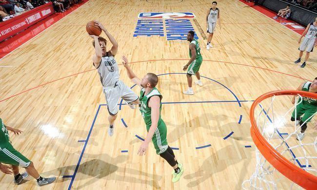 姚明在NBA的辉煌征途，九年的篮球传奇