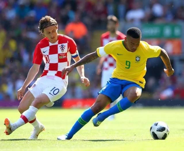 保罗·乔治，24号球衣背后的传奇故事