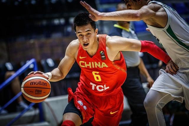 篮坛双杰，易建联与郭艾伦的身高之谜