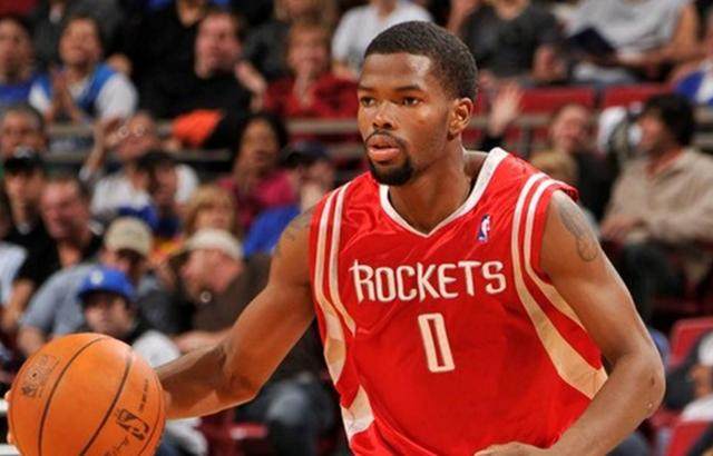 火箭22连胜，姚明缺席下的坚韧与传承