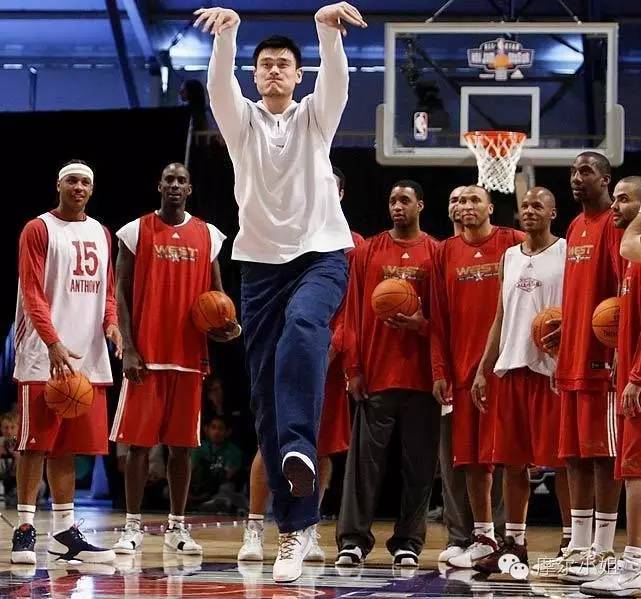 姚明，篮球巨人的非凡之路