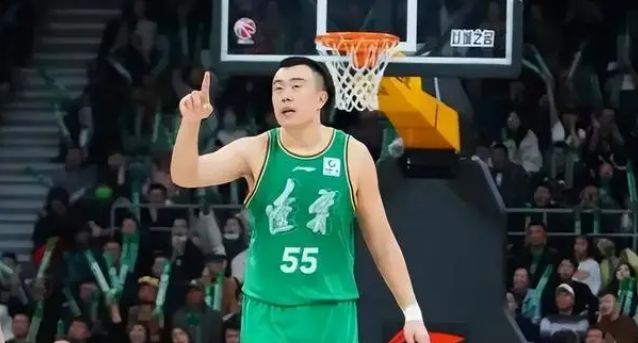 韩德君，215厘米的篮球巨塔