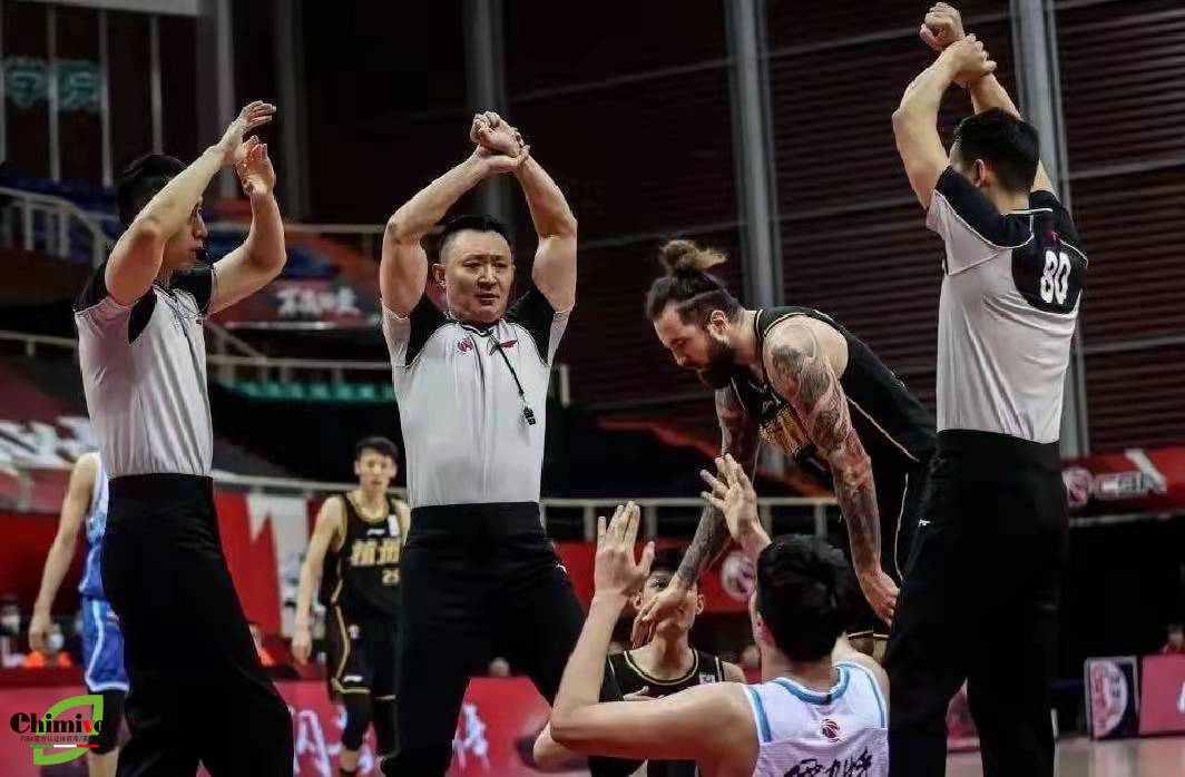 FIBA比赛中的暂停规则，一场比赛几个暂停？