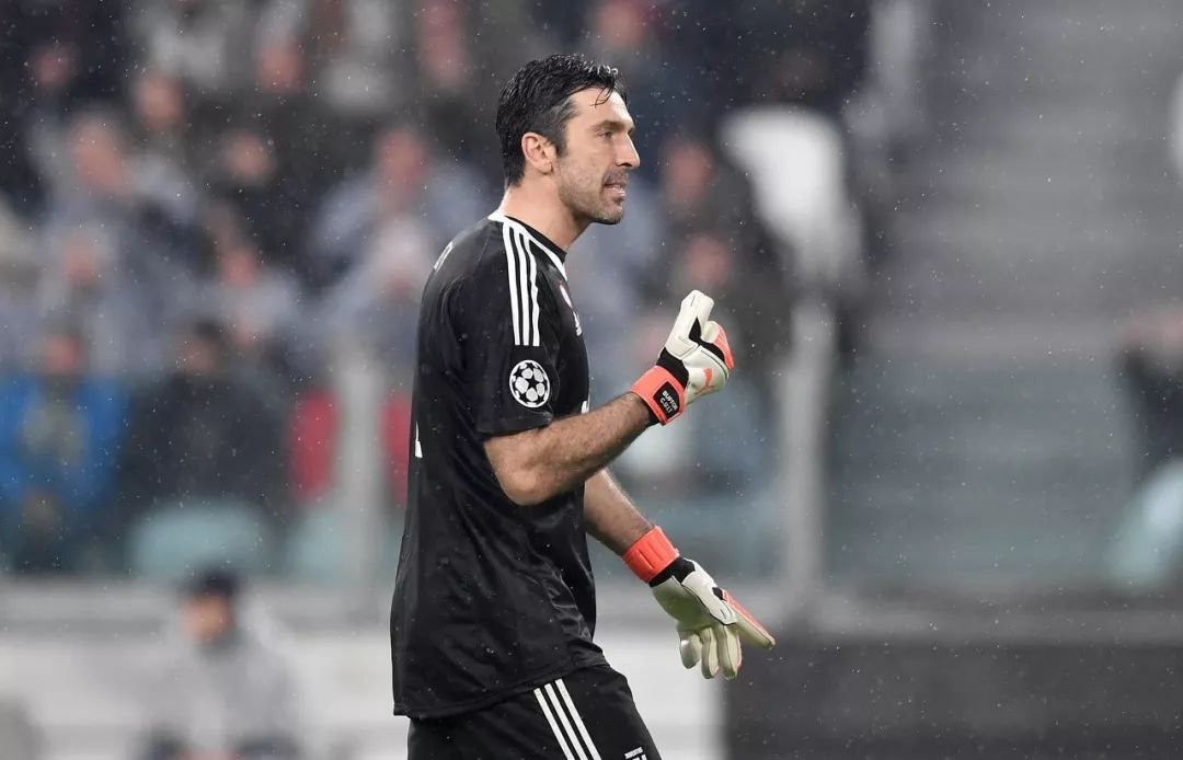 从帕尔马到尤文图斯，布冯的传奇俱乐部之旅