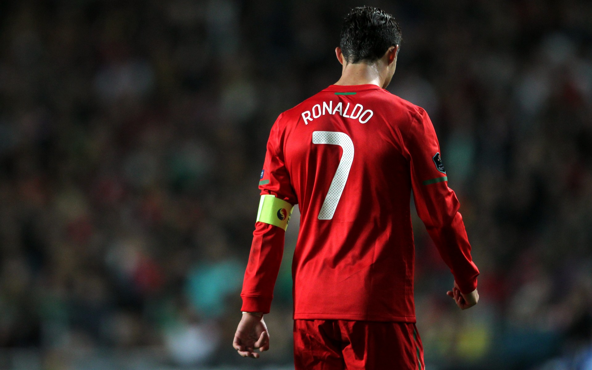 梅西与C罗，谁更出色？——一场跨越时代的足球传奇对决