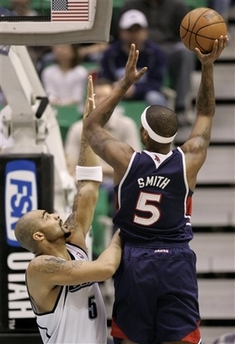 NBA赛场激战，老鹰VS魔术——东区新秀与老将的较量