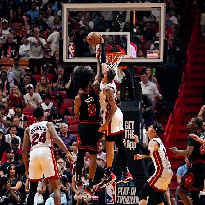 热火朝天，一个生动而富有表现力的形容词