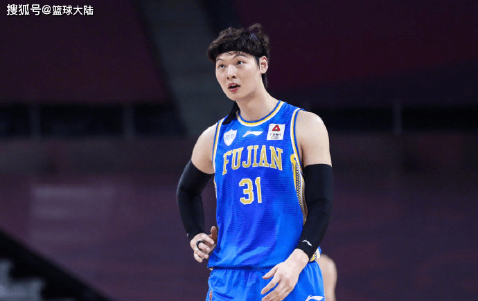 易建联在CBA的辉煌旅程,广东宏远的传奇领袖 易建联在CBA的辉煌旅程,广东宏远的传奇领袖