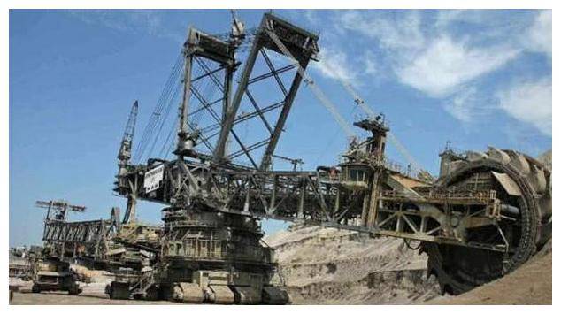 伯恩利足球俱乐部的绰号探秘，从挖土机到克莱克城守护者的传奇