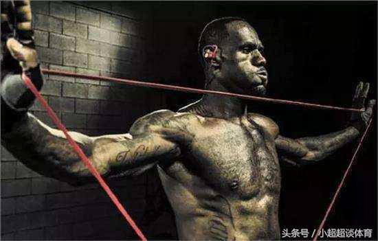 詹姆斯，巅峰时期的肌肉力量——揭秘他最强壮时的磅数