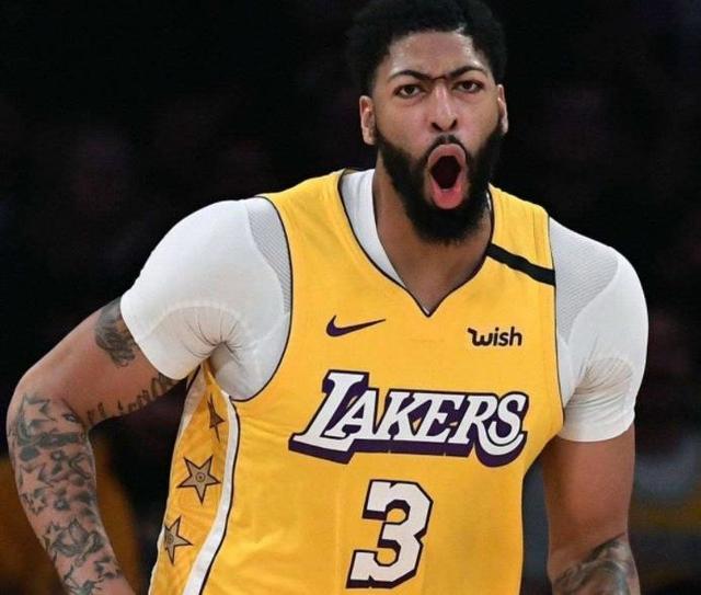 探索最强NBA中的戴维斯背打技巧，内线霸主的制胜法宝