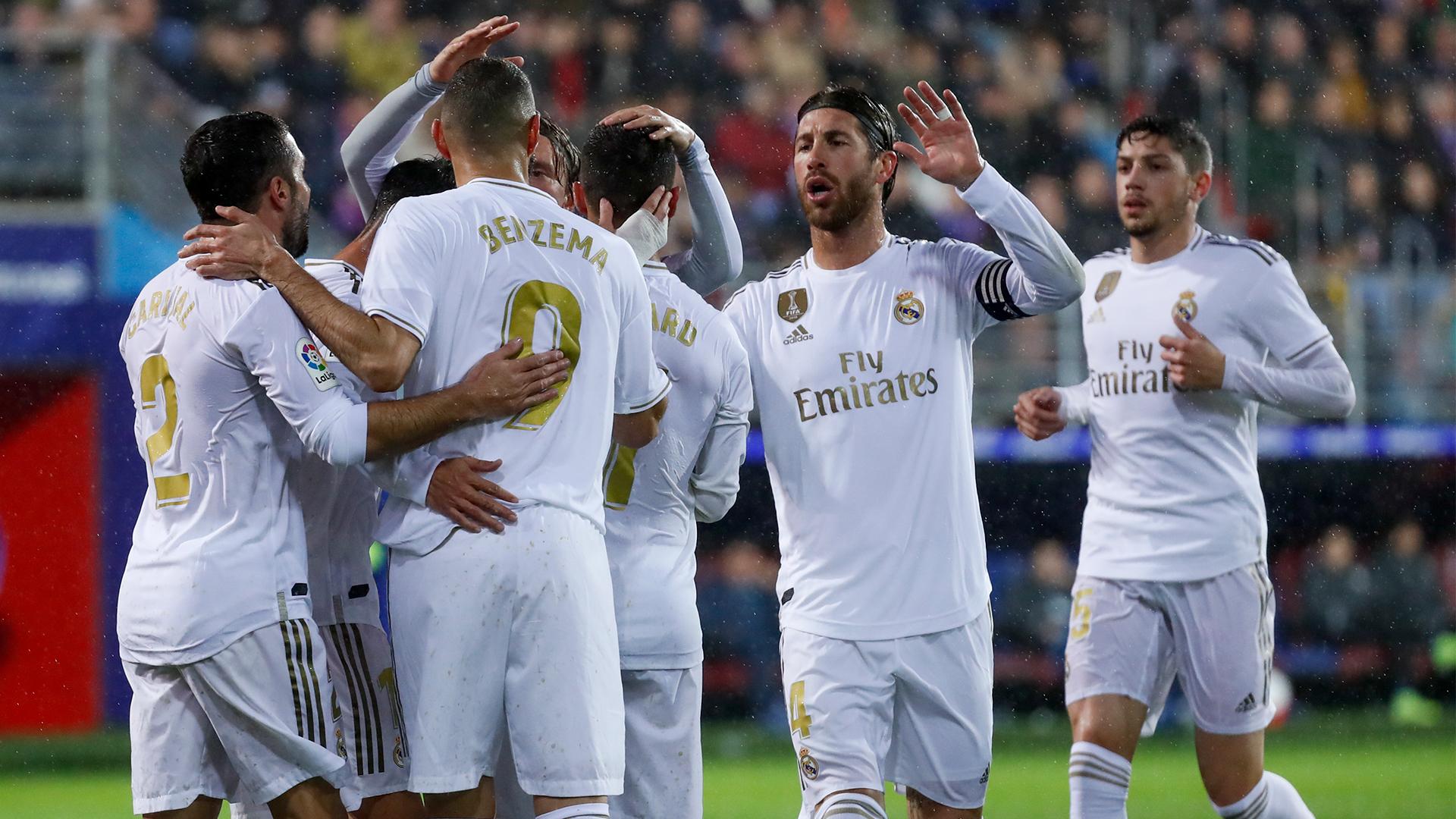 揭秘足球巨星本泽马的位置之谜，全能中场的艺术