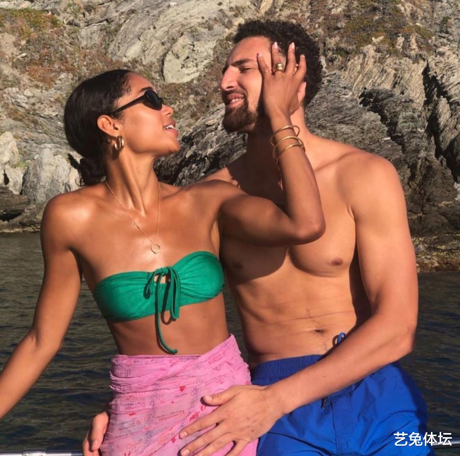 探秘NBA巨星克莱·汤普森的私人生活，爱情与篮球的双重奏